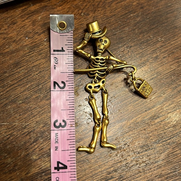 Danecraft Vintage Articulated Skeleton Trick or Treat Halloween Brooch EUC - Picture 7 of 8